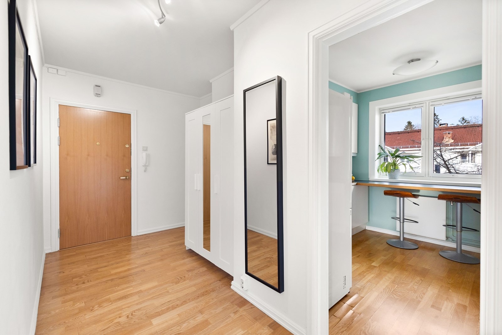 - Videre beveger vi oss til kjøkkenet - Galleribilde