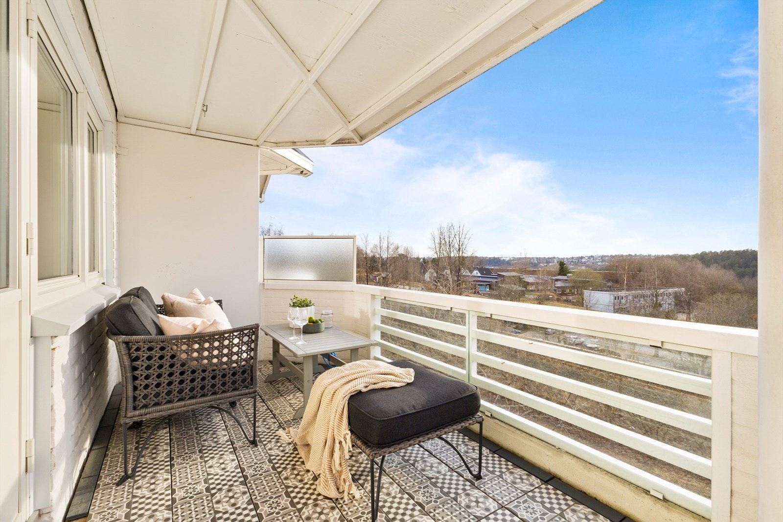 - Her kan du nyte solen fra ca. 13-23 midtsommers! - Galleribilde