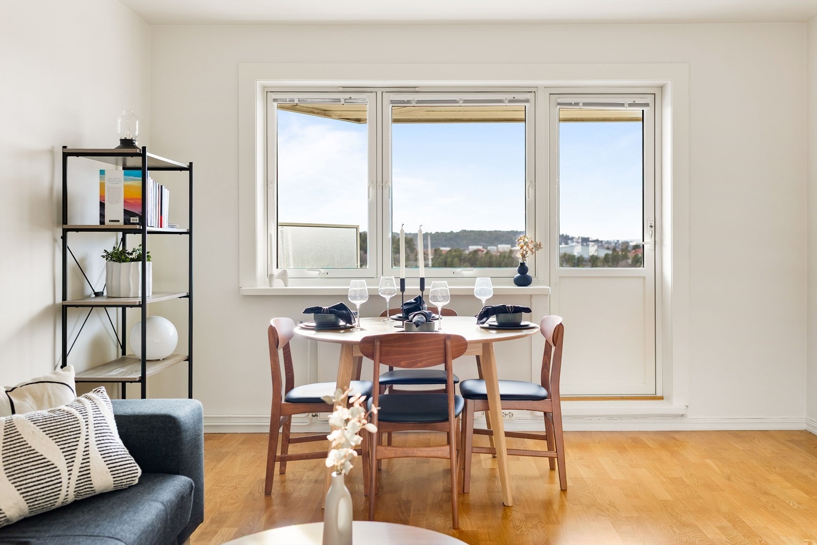 - Felleskostnadene ligger på kr. 3.857,- og inkluderer b.la. fyring, tv/internett og kommunale avgifter - Galleribilde