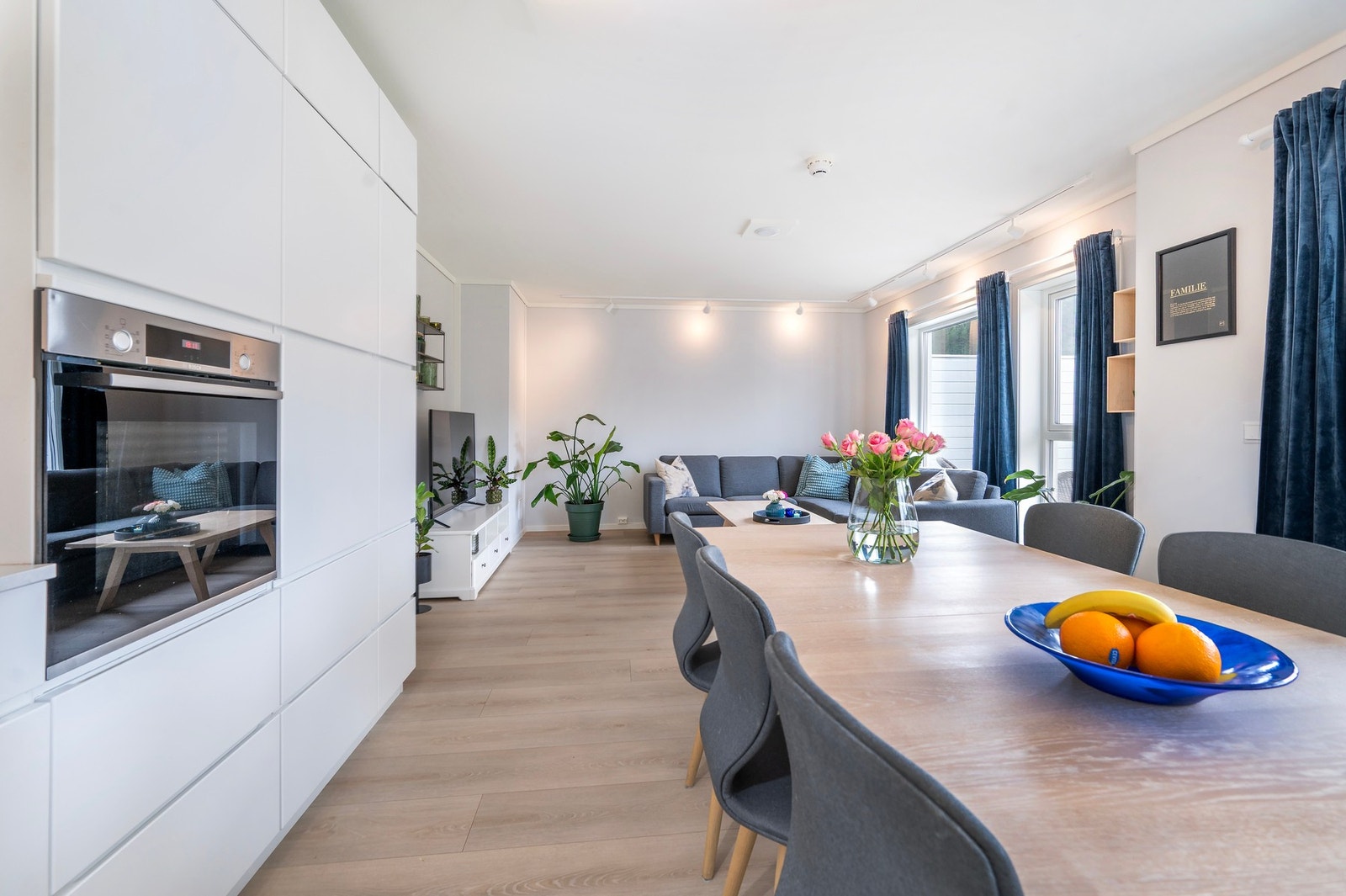 Leiligheten er lys og tiltalende. Galleribilde