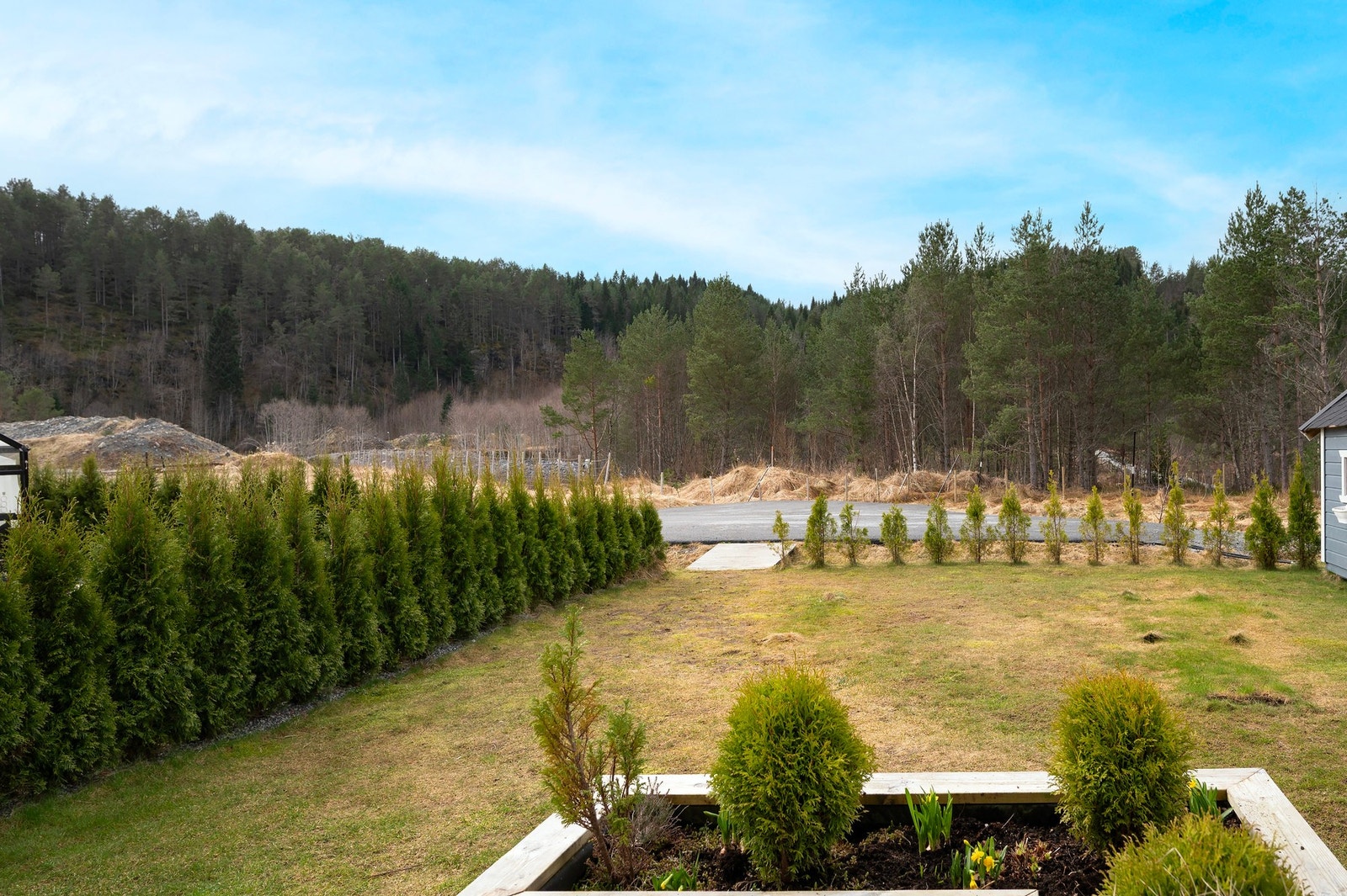 Leiligheten disponerer hageområde utenfor leiligheten iht. vedtekter. Galleribilde