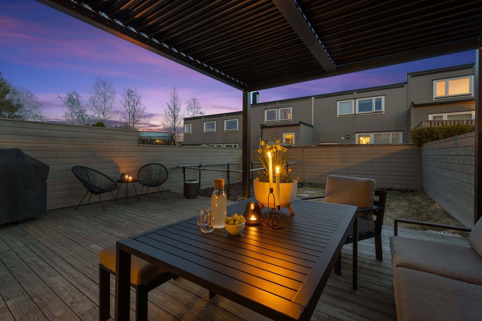 På terrassen kan man nyte late dager og sene kvelder i hyggelige omgivelser. Galleribilde