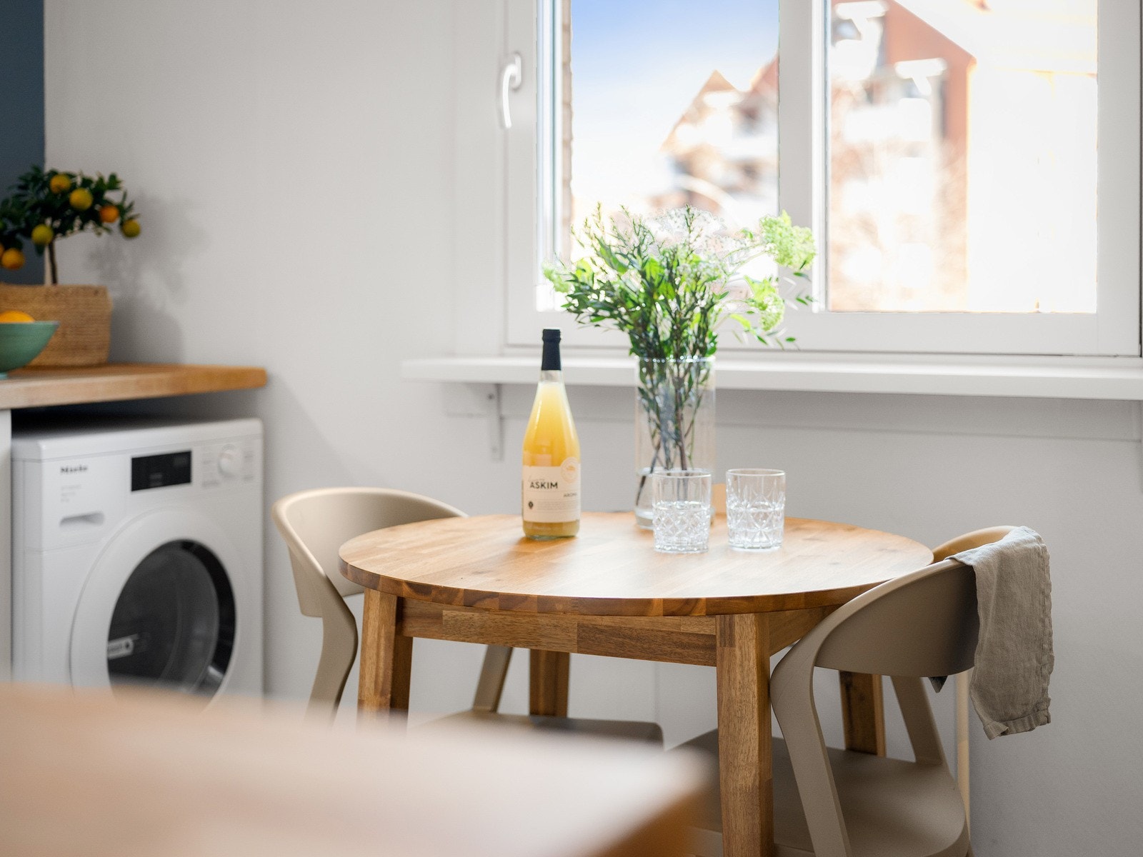 Opplegg for vaskemaskin på kjøkkenet. Galleribilde