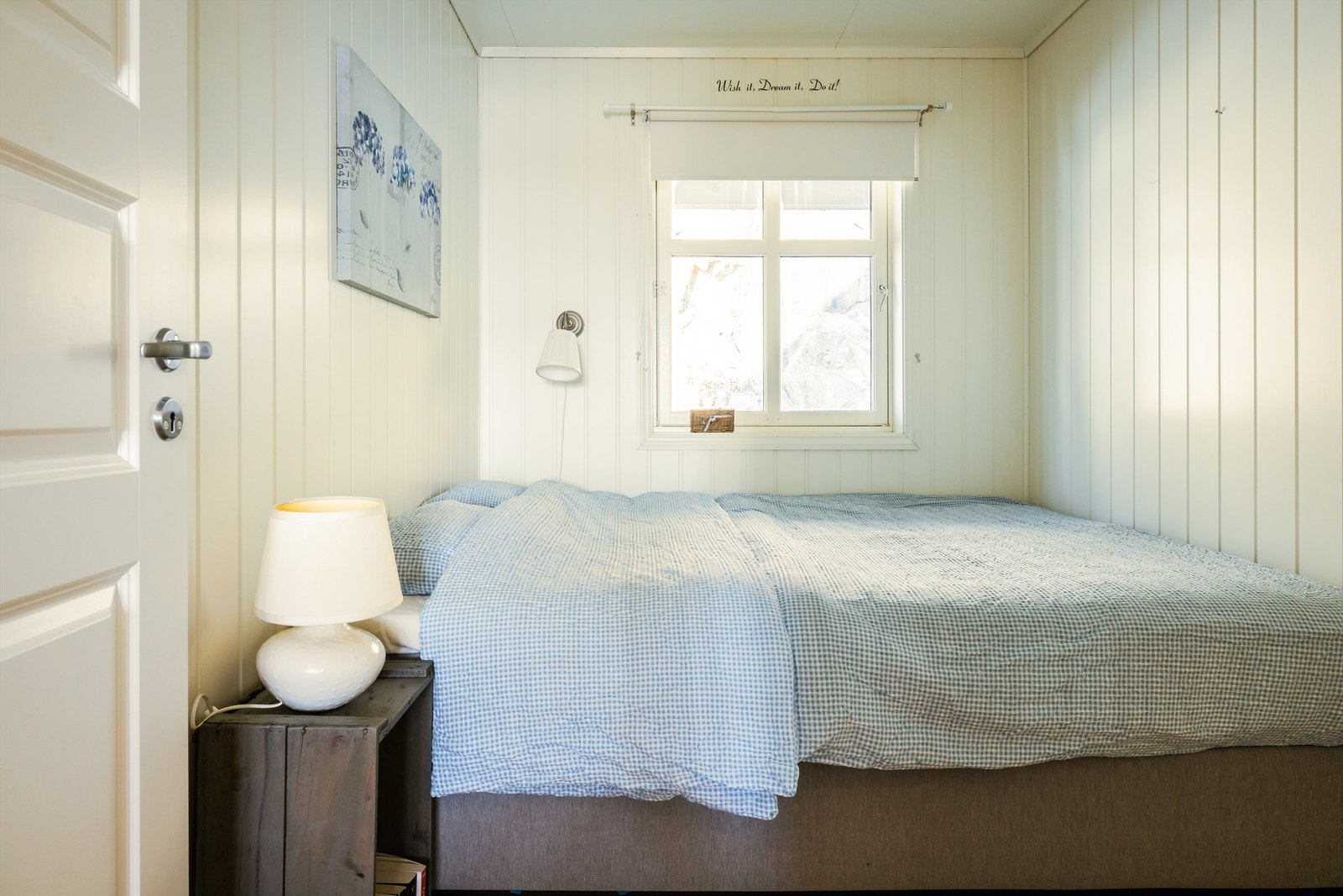 Hovedsoverom/ soverom nr. 3 av god størrelse med plass til dobbeltseng Galleribilde