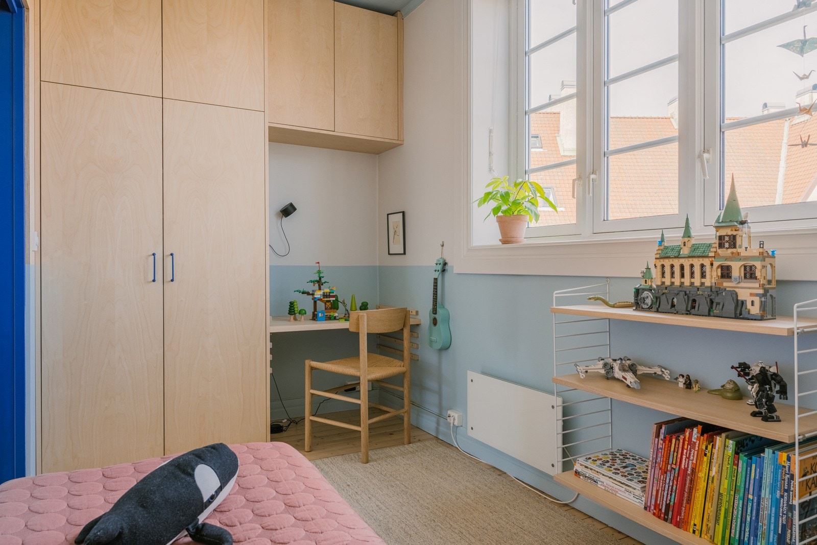 Spesiallaget skrivebord med justerbar høyde. Galleribilde