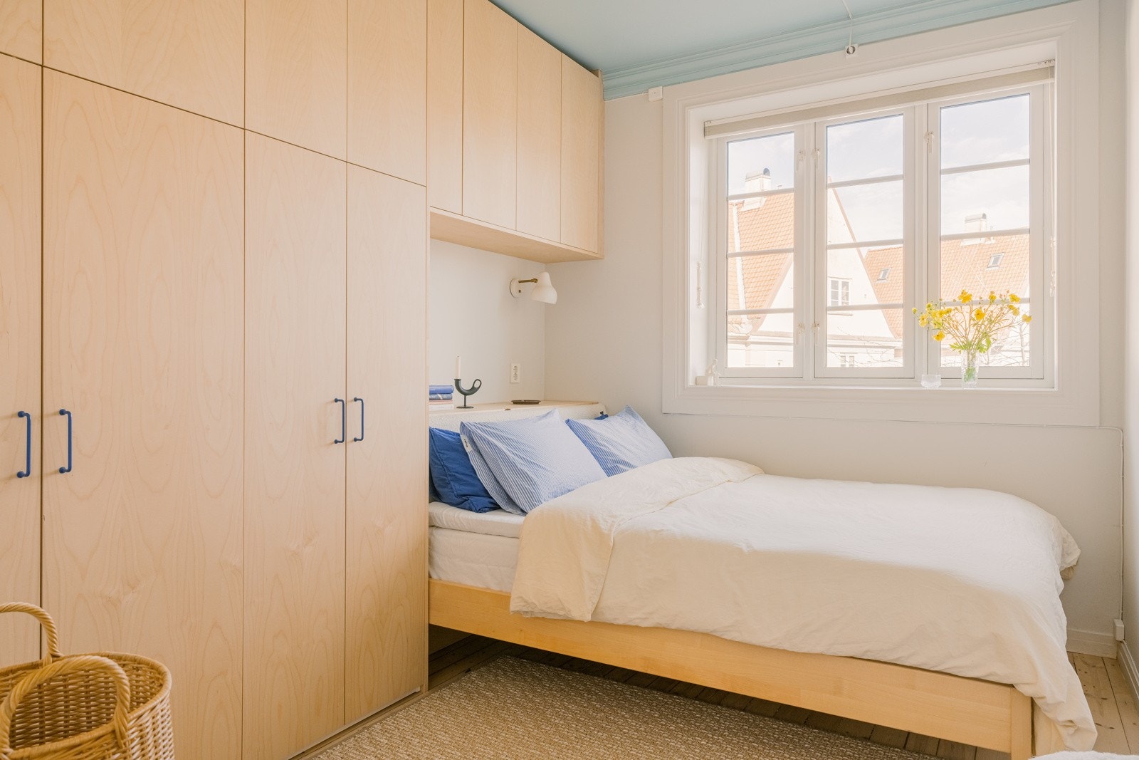 Det gamle kjøkkenet ble ombygget til et nytt og funksjonelt hovedsoverom. Det gamle tregulvet under flisene ble hentet frem og gulvet ble slipt. Galleribilde