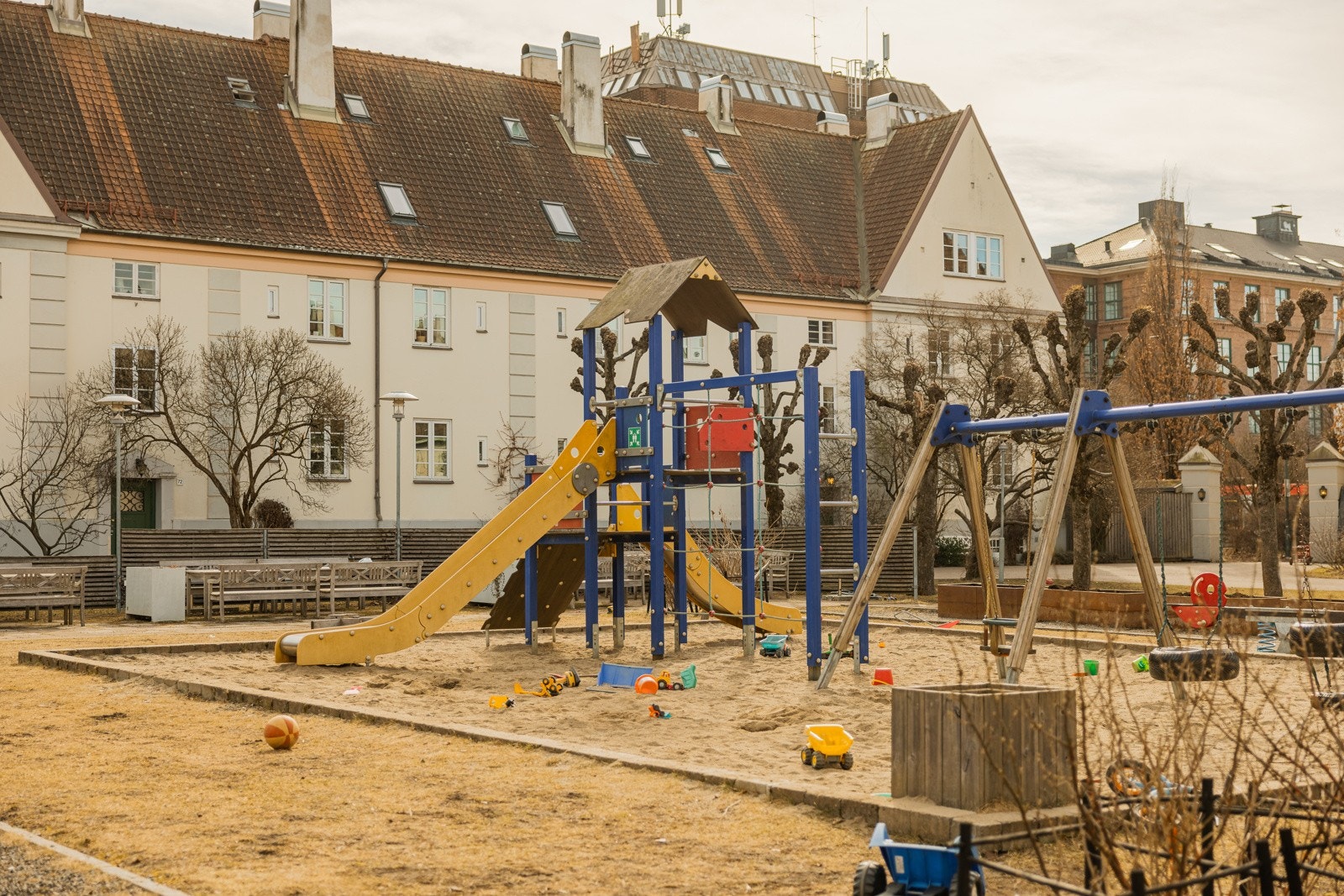 Linderngata 3 er plassert i et særegent nabolag som byr på et bredt spekter av fasiliteter og bekvemmeligheter. Galleribilde