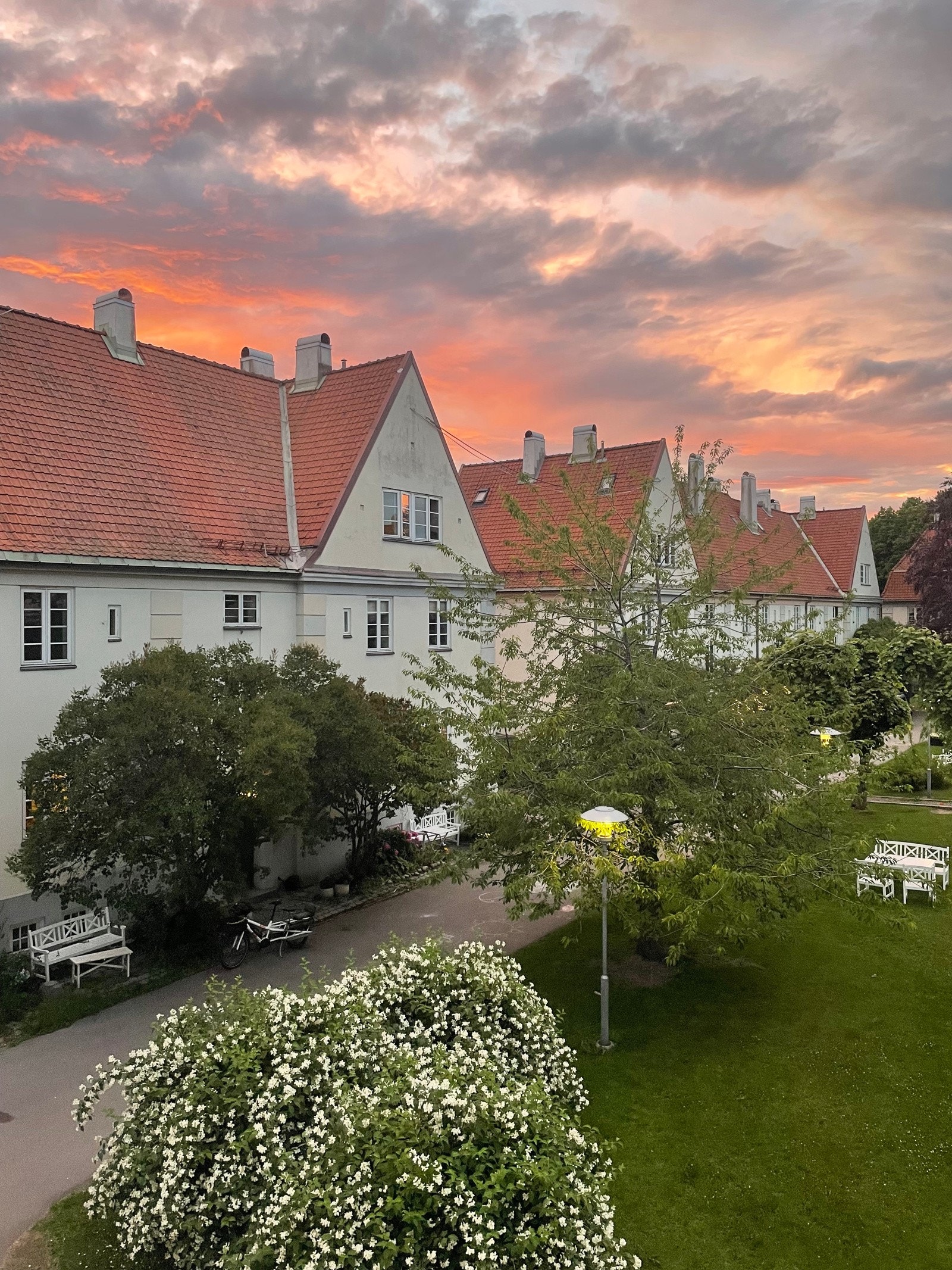 Selgers private bilde. Hovedsoverommet vender også mot rolige og idylliske omgivelser. Galleribilde