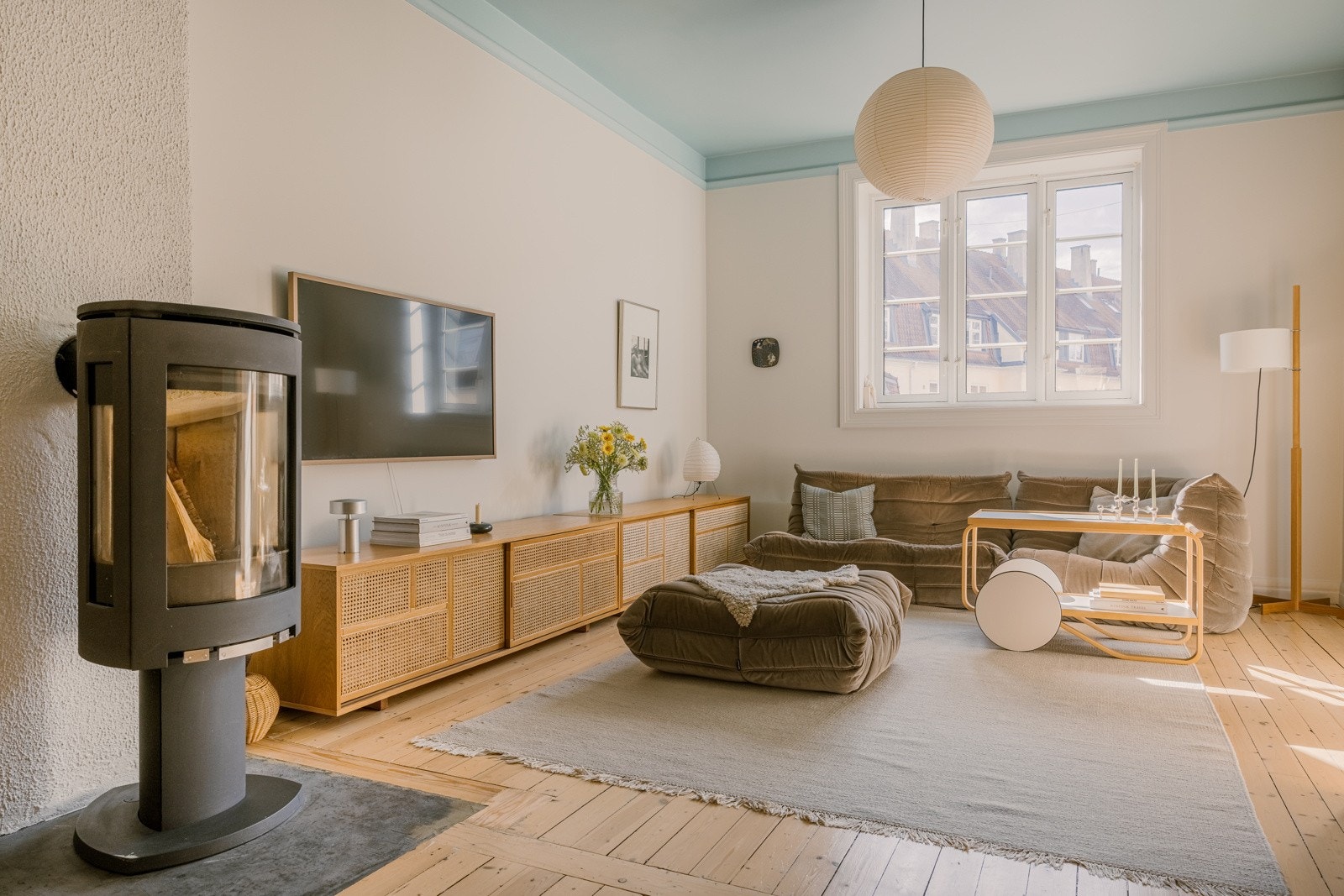 Boligen ble i 2021 designet av interiørarkitektfirmaet Alex Ark med et tydelig "compact living"-fokus. Galleribilde