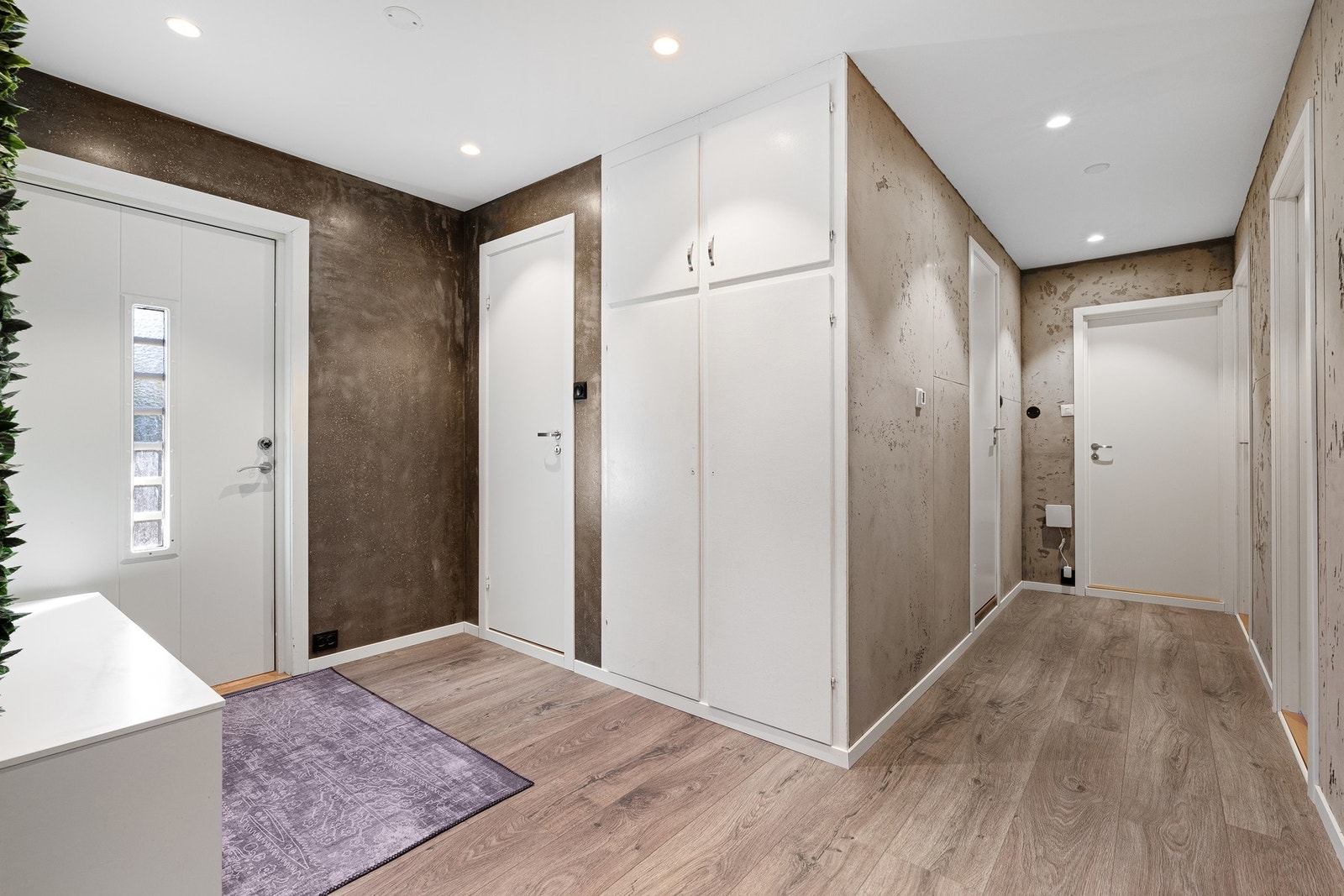 Inngang til alle soverom, wc og baderom fra gangen. Galleribilde