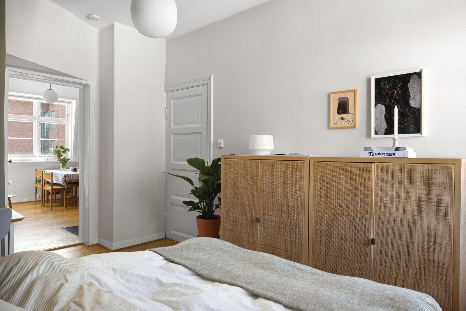 Ekstra oppbevaring i et innebygget skap. Galleribilde