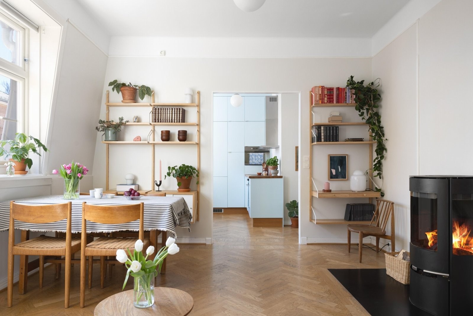 Peter Hørte Lunde v/ PrivatMegleren Aksept ønsker deg velkommen til Geitmyrsveien 68 - en særdeles lys og luftig leilighet med fantastisk beliggenhet! Galleribilde