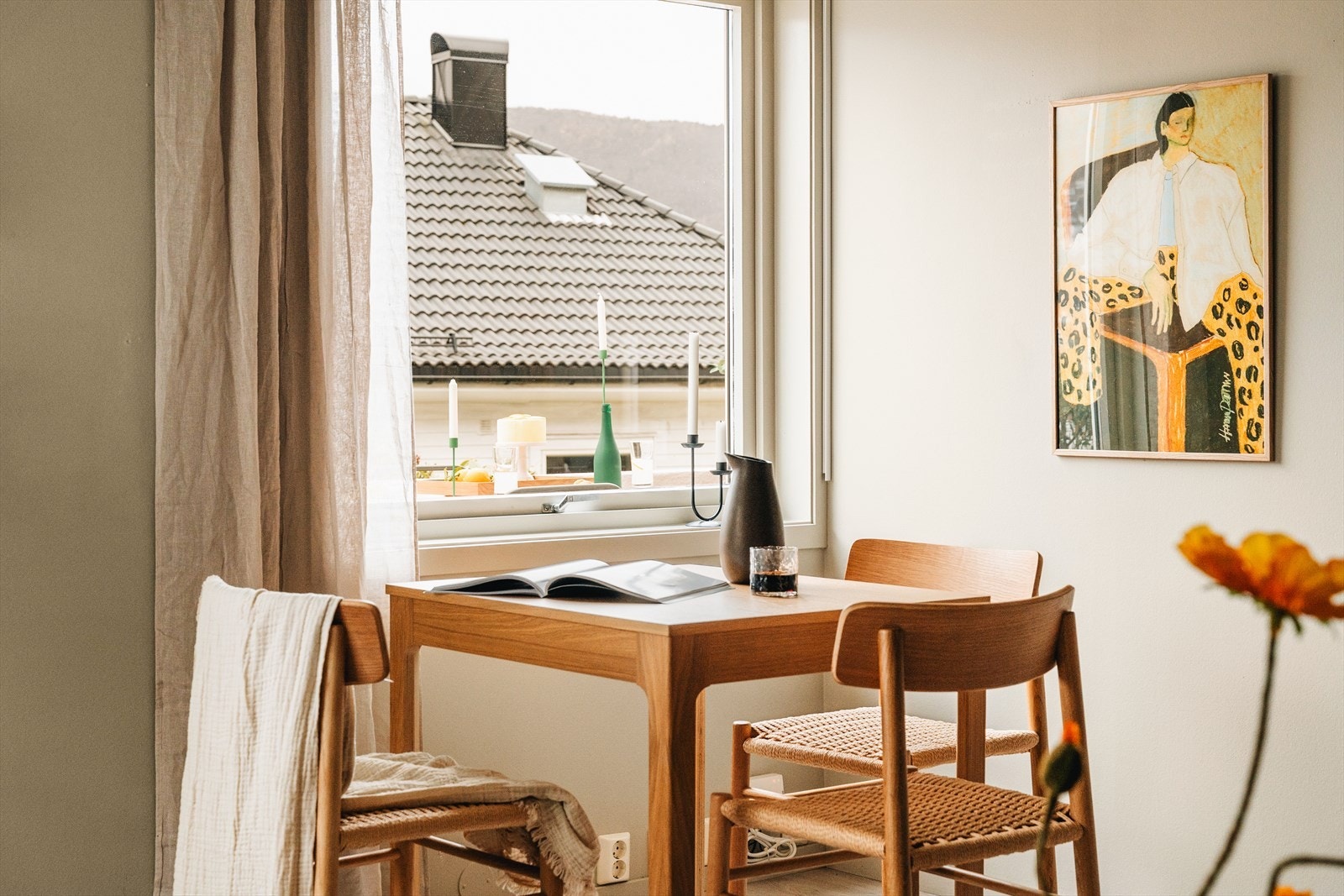 Stor og lyst stue med plass til en koselig spisegruppe. Galleribilde