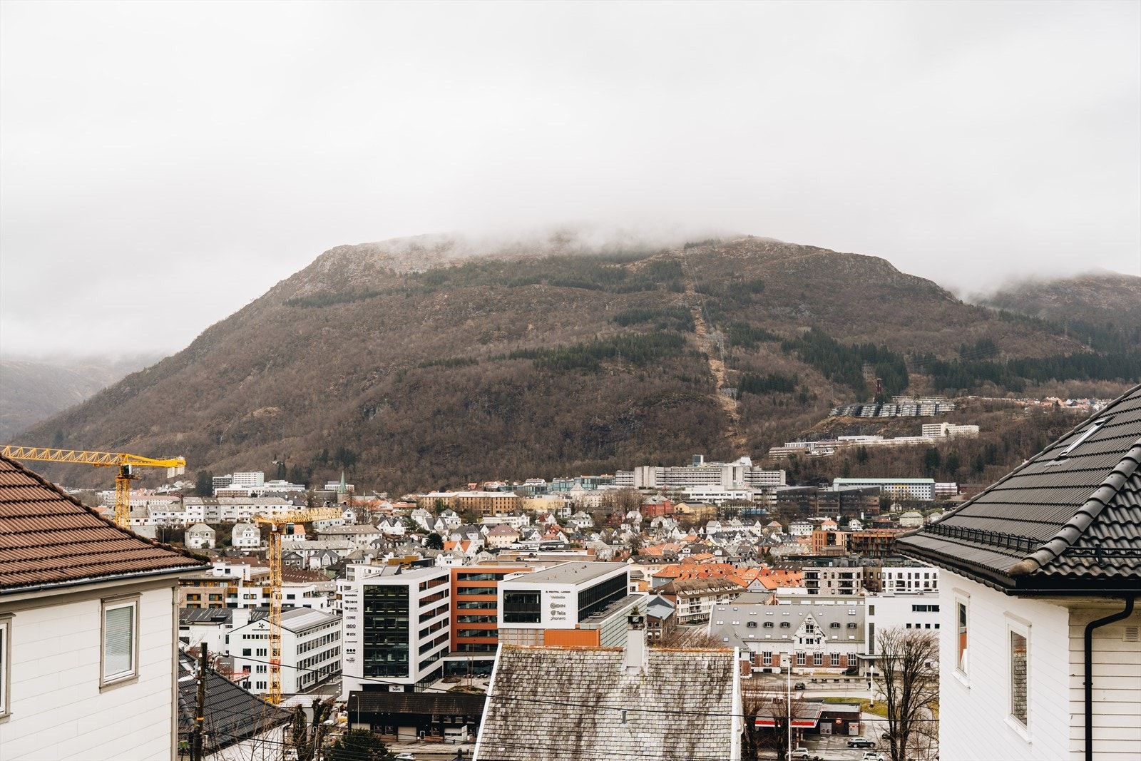 Leiligheten har flott utsikt over Bergensdalen og mot Ulriken. Galleribilde