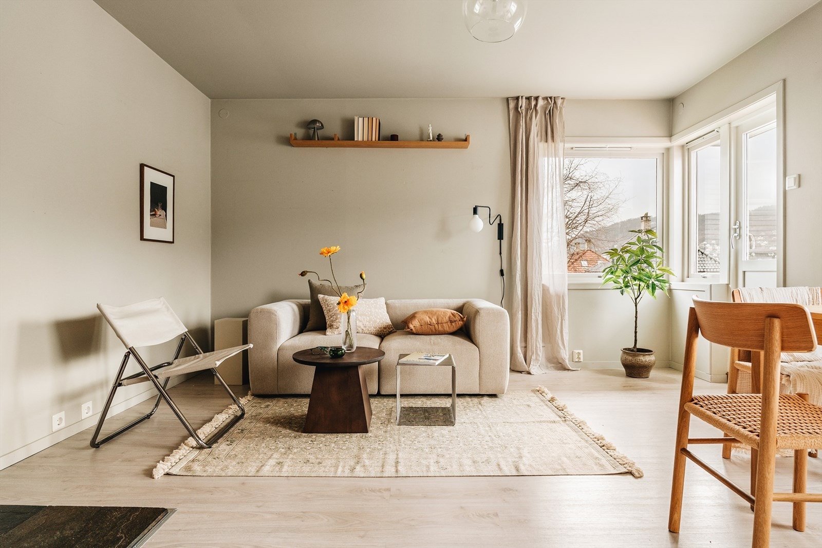 Leiligheten har svært god planløsning, med delikate og moderne fargevalg på samtlige overflater. Galleribilde