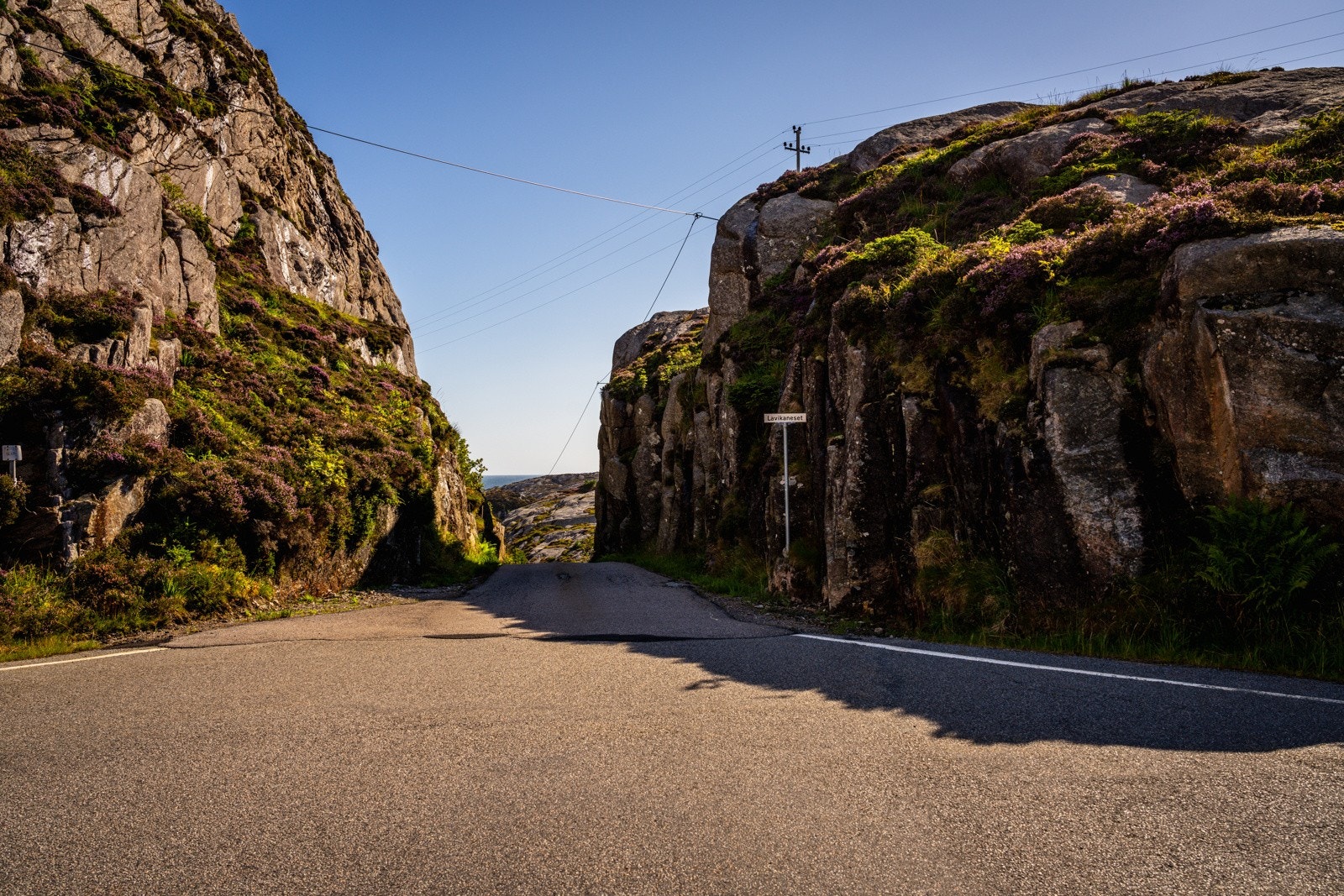Når du passerer gjennom "Skaret" mot Lavikaneset vil man umidellbart merke at skuldrene slipper, for nå er det bare å finner roen. Galleribilde