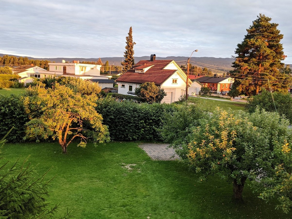 Koselig hage med god boltreplass. Galleribilde