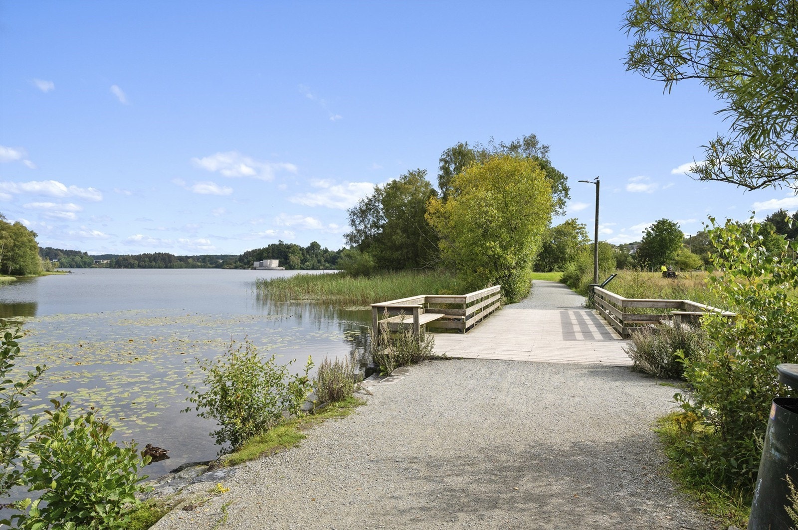 Stokkavatnet ligger også noen få minutters gange fra leiligheten Galleribilde