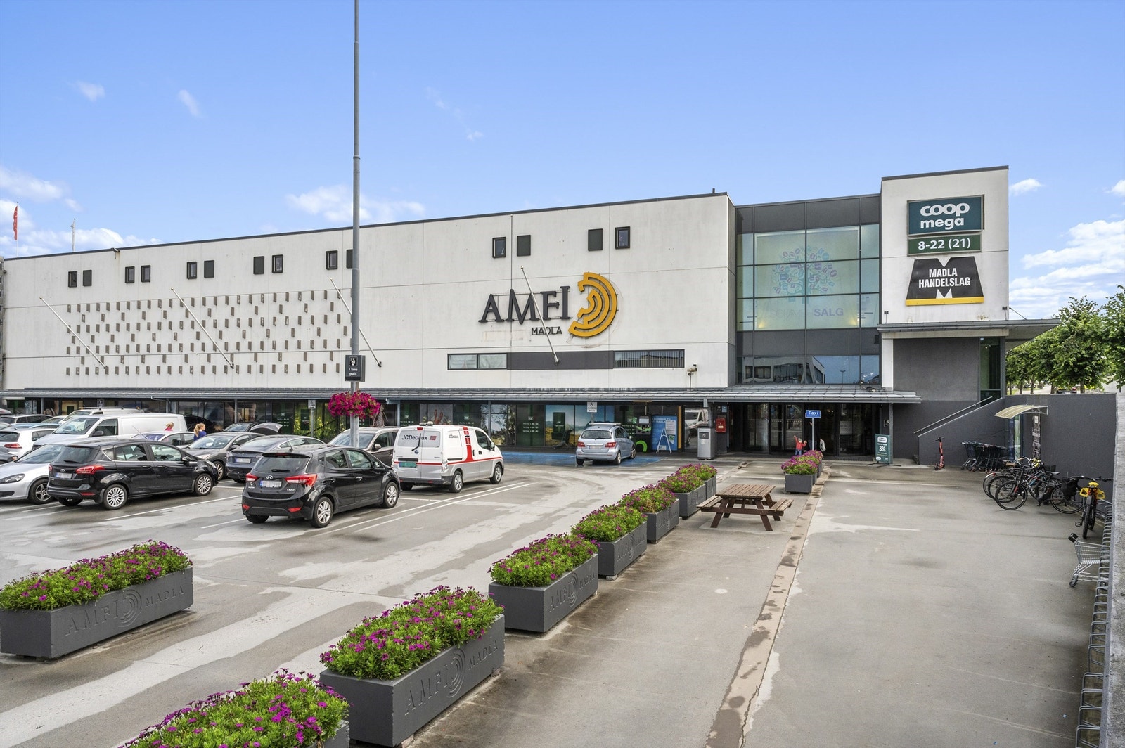 Amdla Amfi ligger like Galleribilde