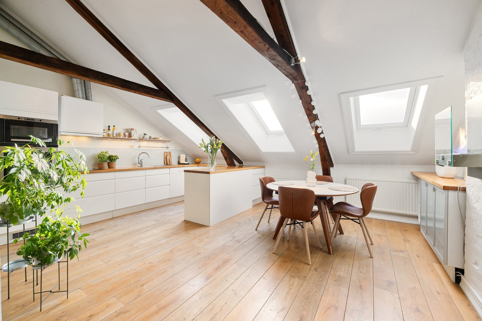 Dette er en tilbaketrukket og usjenert 5-roms familiebolig over 2 plan! Galleribilde