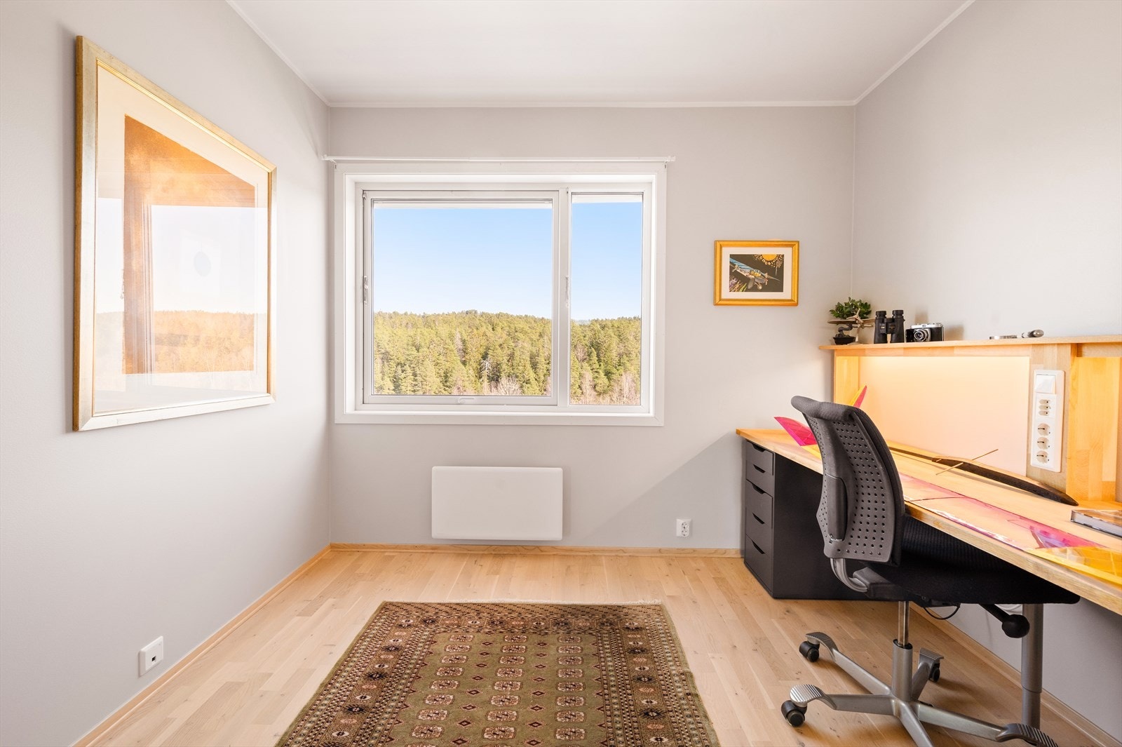 Dette rommet har skyvedørsgarderobe, rommet benyttes i dag som arbeidsrom. Galleribilde