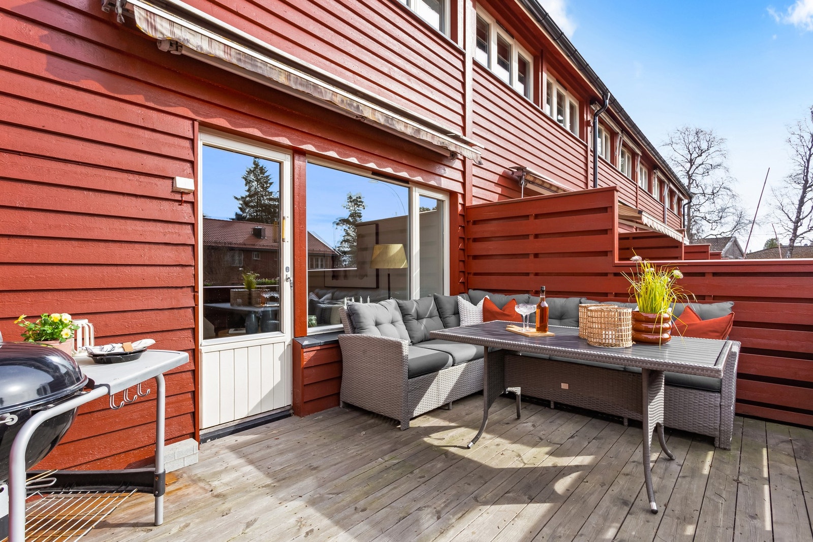 Et familievennlig rekkehus tilhørende det sjarmerende og barnevennlige Oppsalgrenda borettslag. Galleribilde