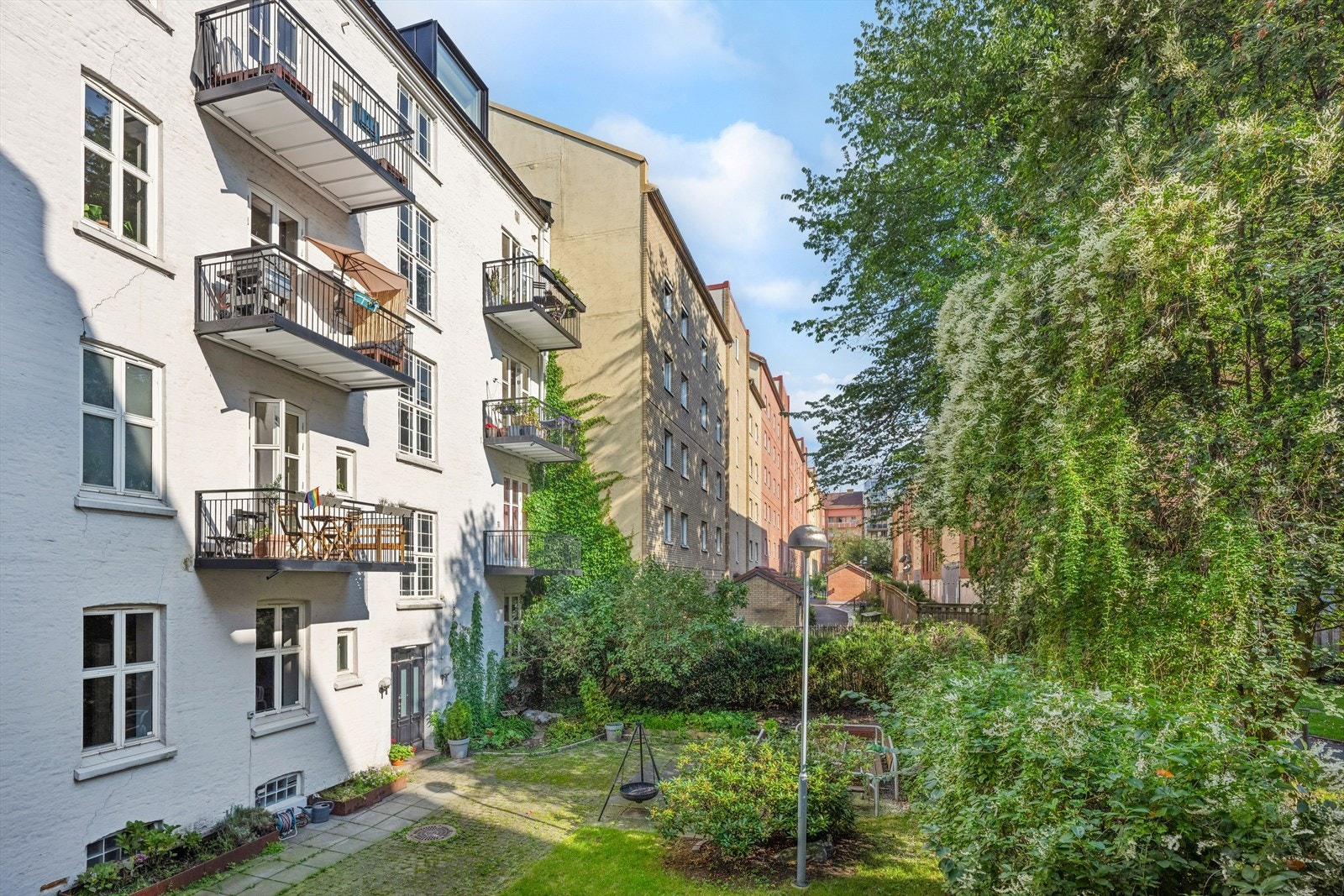 Borettslaget har en trivelig bakgård. Galleribilde