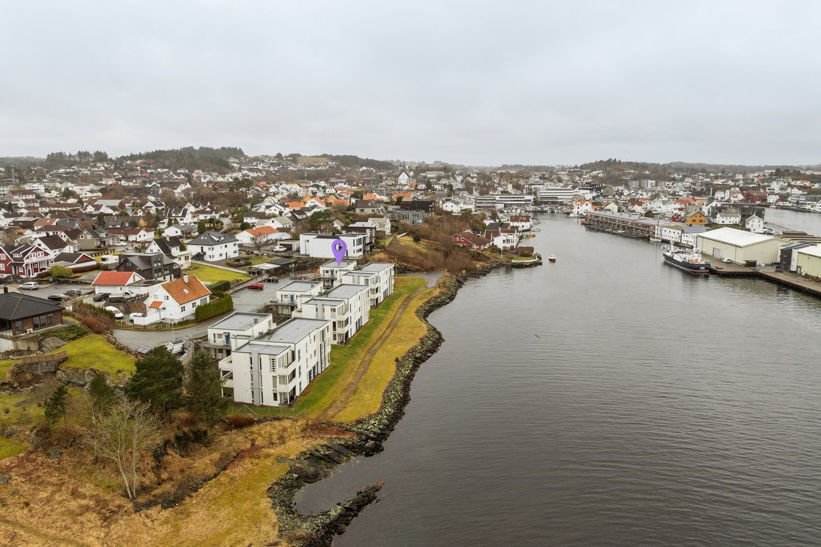 Attraktiv beliggenhet like utenfor sentrumskjernen Galleribilde