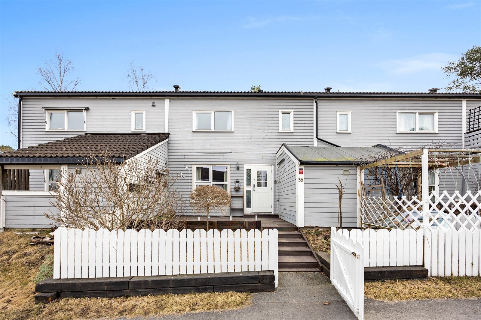 Velkommen til Grensestien 33! Presenteres av lokal megler Arsalan Syed v/ EiendomsMegler 1. Galleribilde