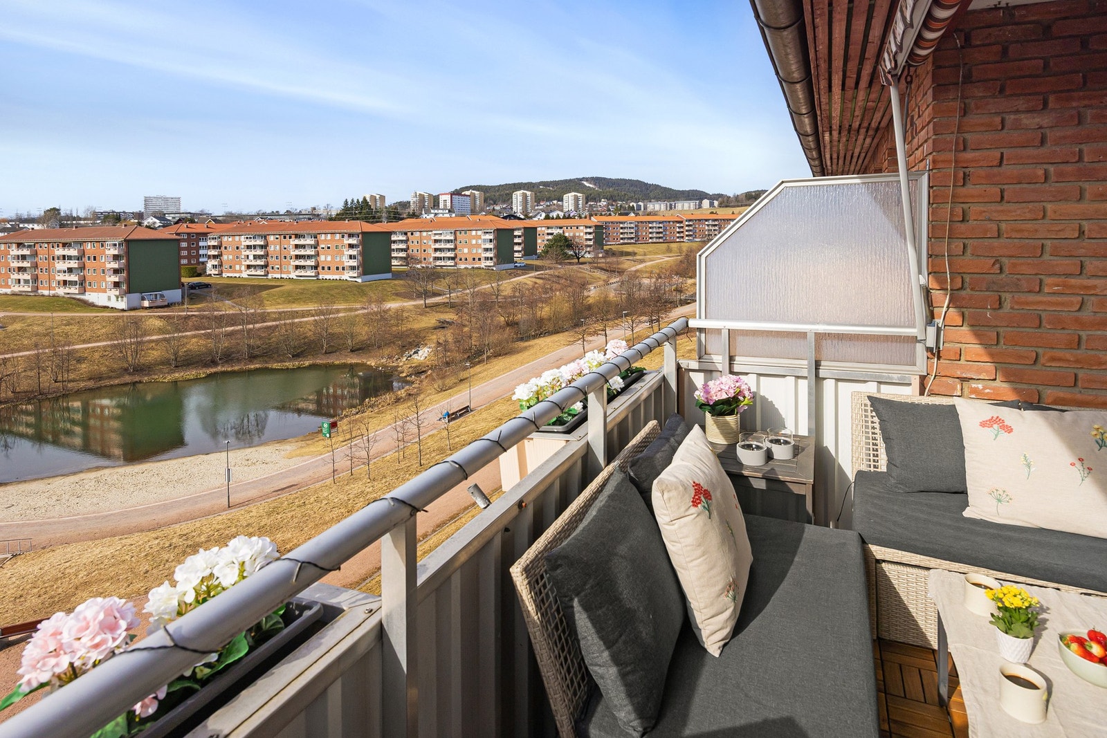 Balkongen har fantastiske solforhold med sol fra ca. kl. 13.00 til solnedgang! Galleribilde