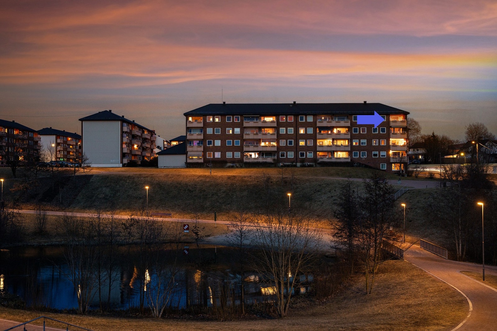 Parken byr blant annet på ballbane, volleyballbane, bekk og dam, turveier og sittebenker. Parken vant prisen for beste norske uterom i 2016. Galleribilde