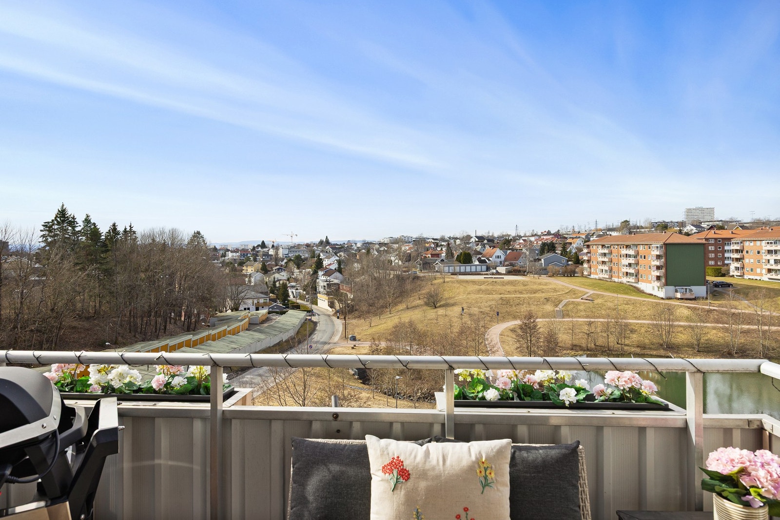 Leiligheten har områdets beste beliggenhet, i populære "Gullblokka". Galleribilde