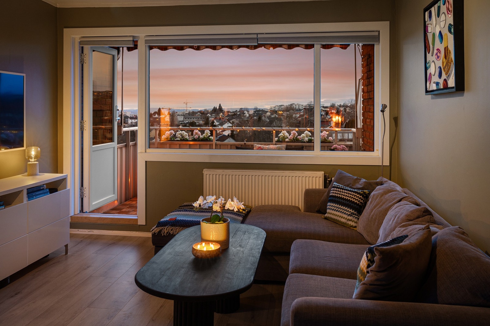 Kveldsbilde fra stuen. Galleribilde