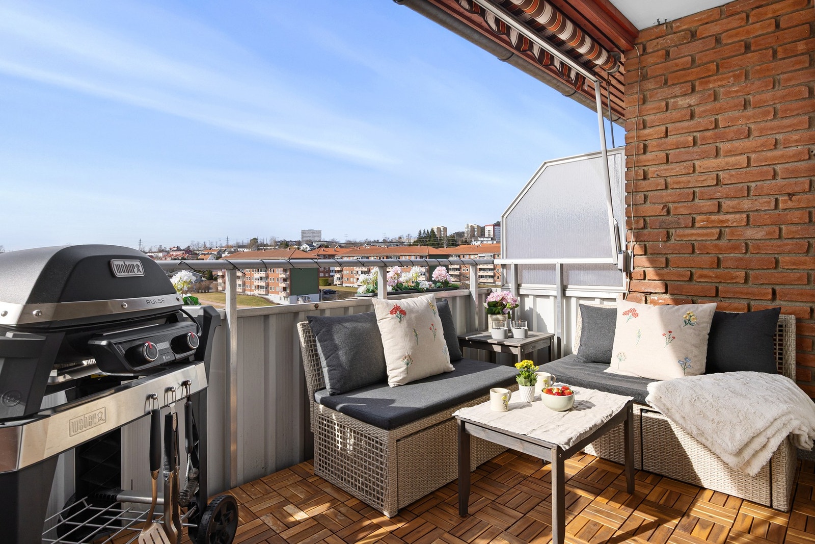 Fra stuen er det utgang til en solrik, vestvendt balkong med god plass til sittegruppe og grill. Galleribilde