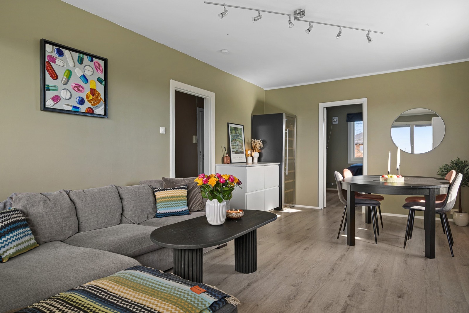 Tilbake i stuen, som er enkel å dele opp i ulike soner. Galleribilde