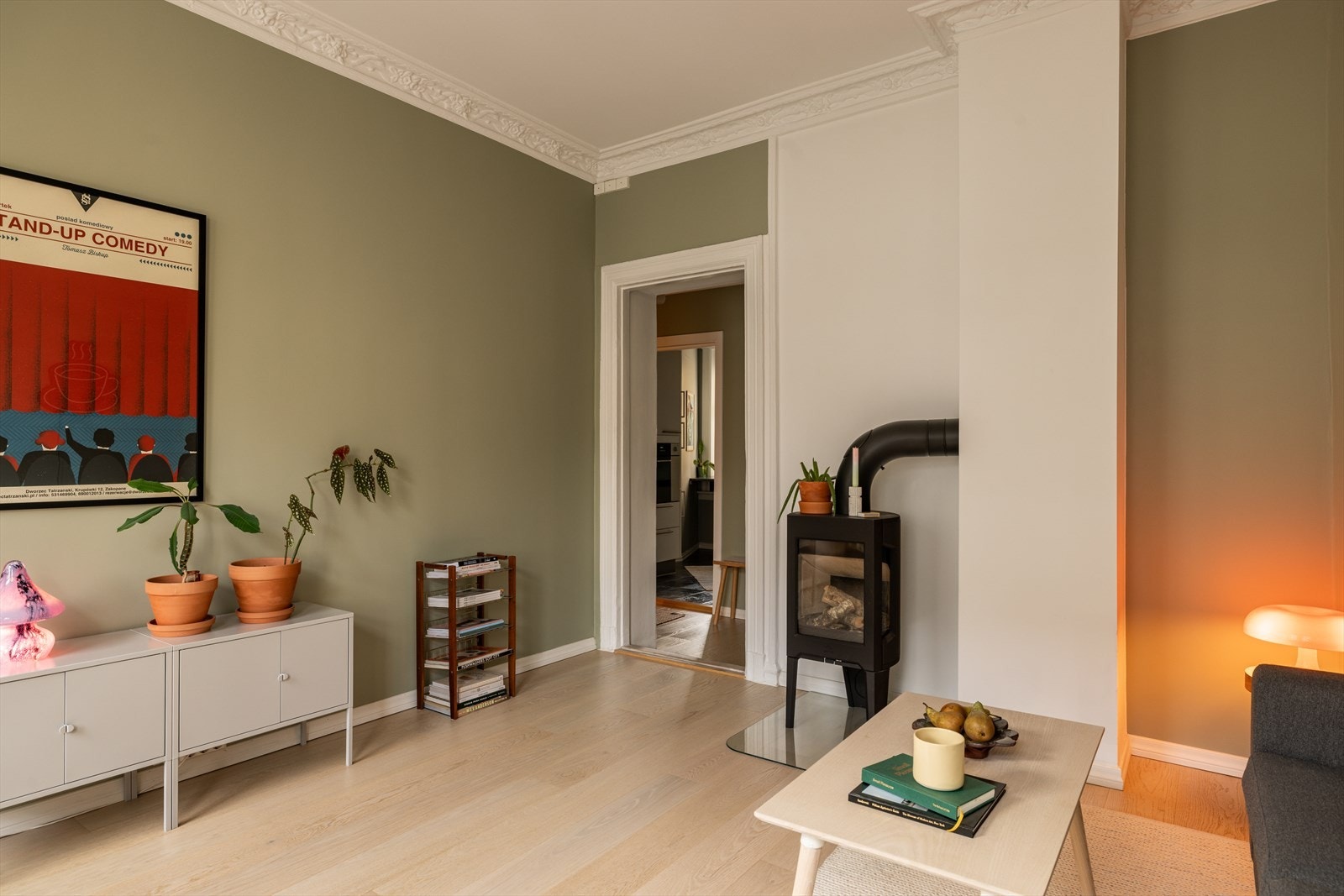 Koselig peisovn som gir varme og hygge på kaldere dager Galleribilde