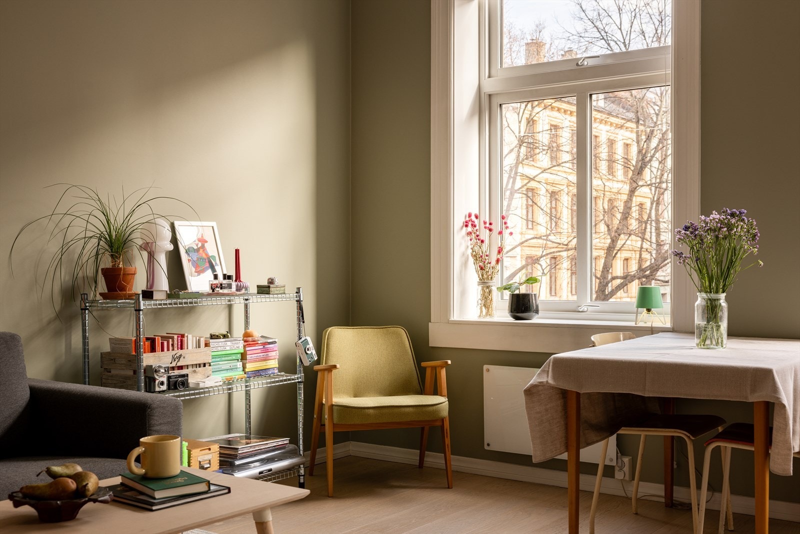 Store vindusflater sørger for svært gode lysforhold Galleribilde