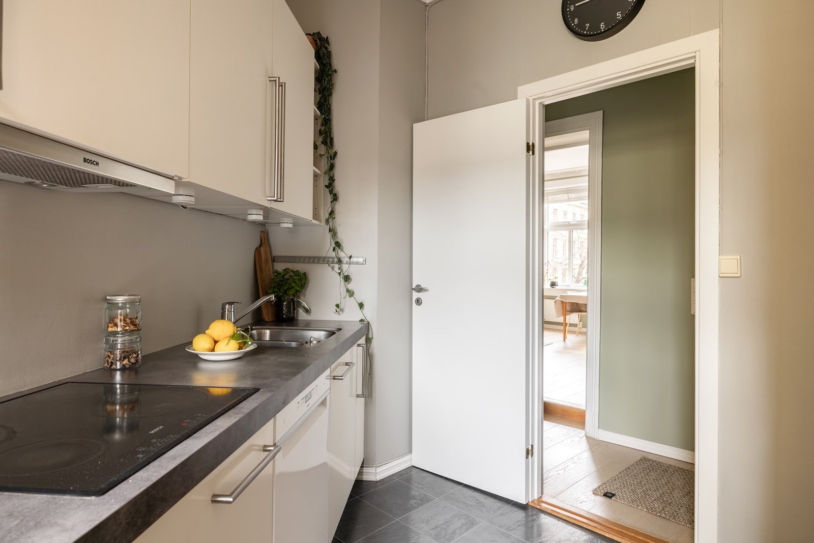 Separat og praktisk kjøkken Galleribilde