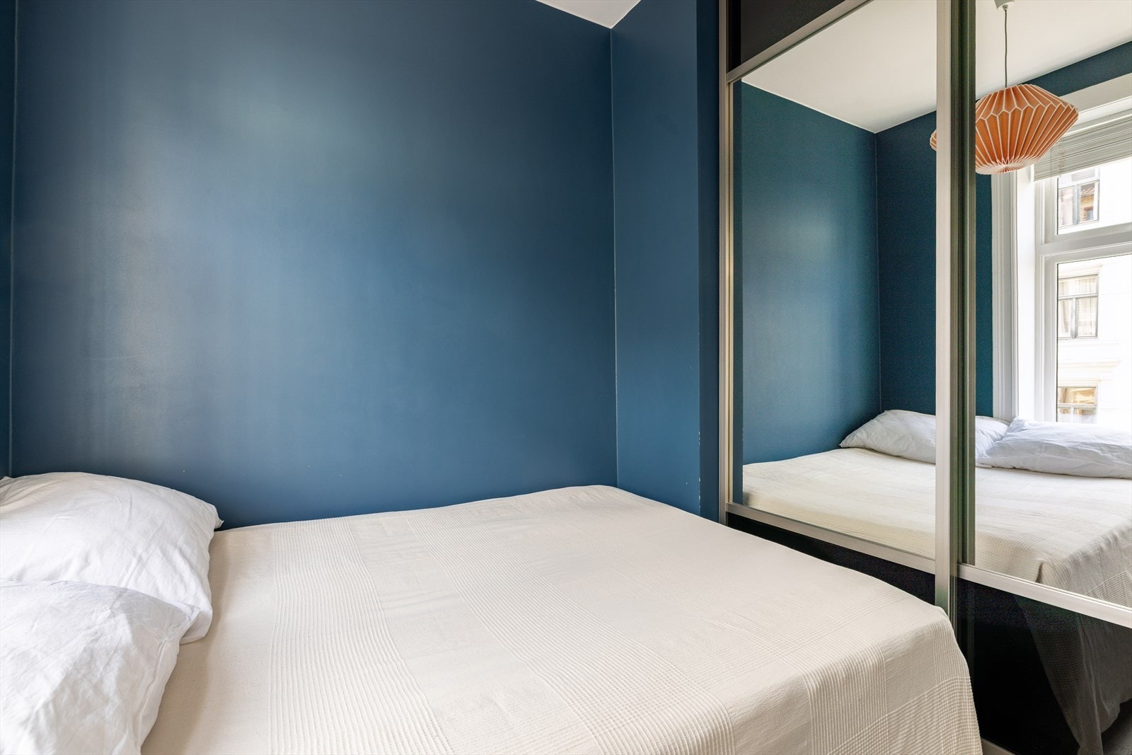 Det er godt med oppbevaringsmuligheter i garderobeskap Galleribilde