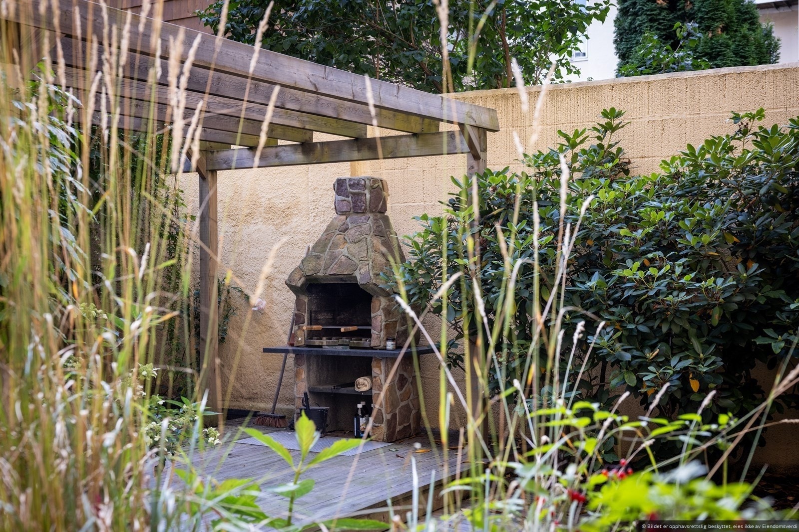 Grønn og hyggelig bakgård til glede for beboerne Galleribilde