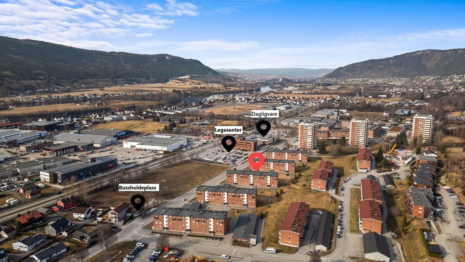 Fra leiligheten er det kort vei til dagligvare, bussholdeplass og mye mer Galleribilde
