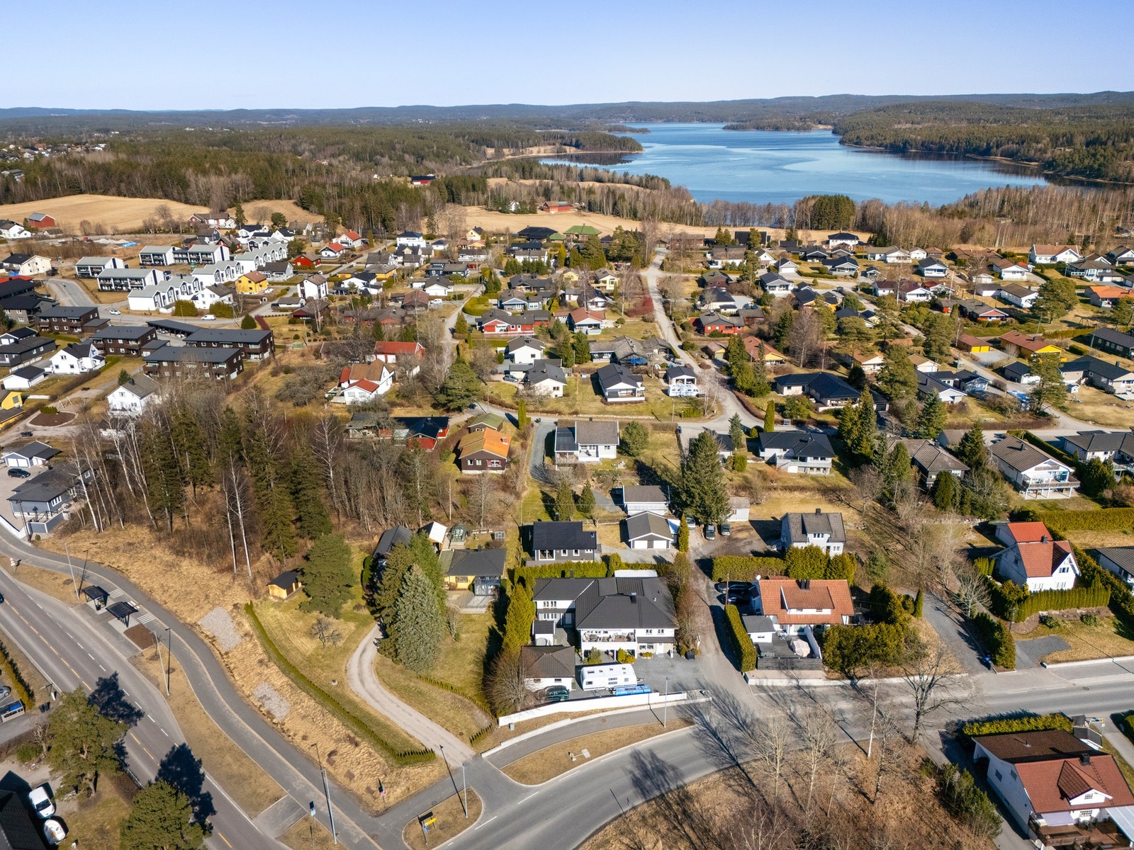 Det er kort vei til Isesjøen hvor man finner Bodalstranda og flotte turområder. Galleribilde