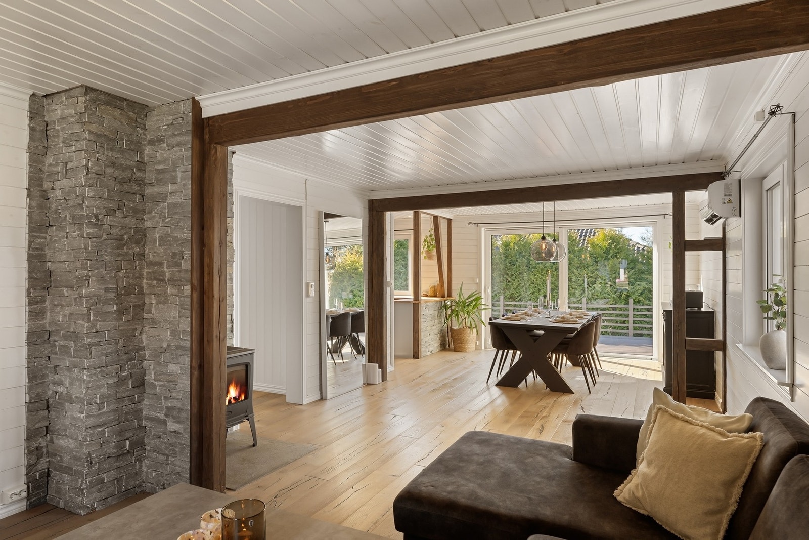 1.etasje innehar entré, trapperom, gang, stue, kjøkken, soverom og bad. Galleribilde