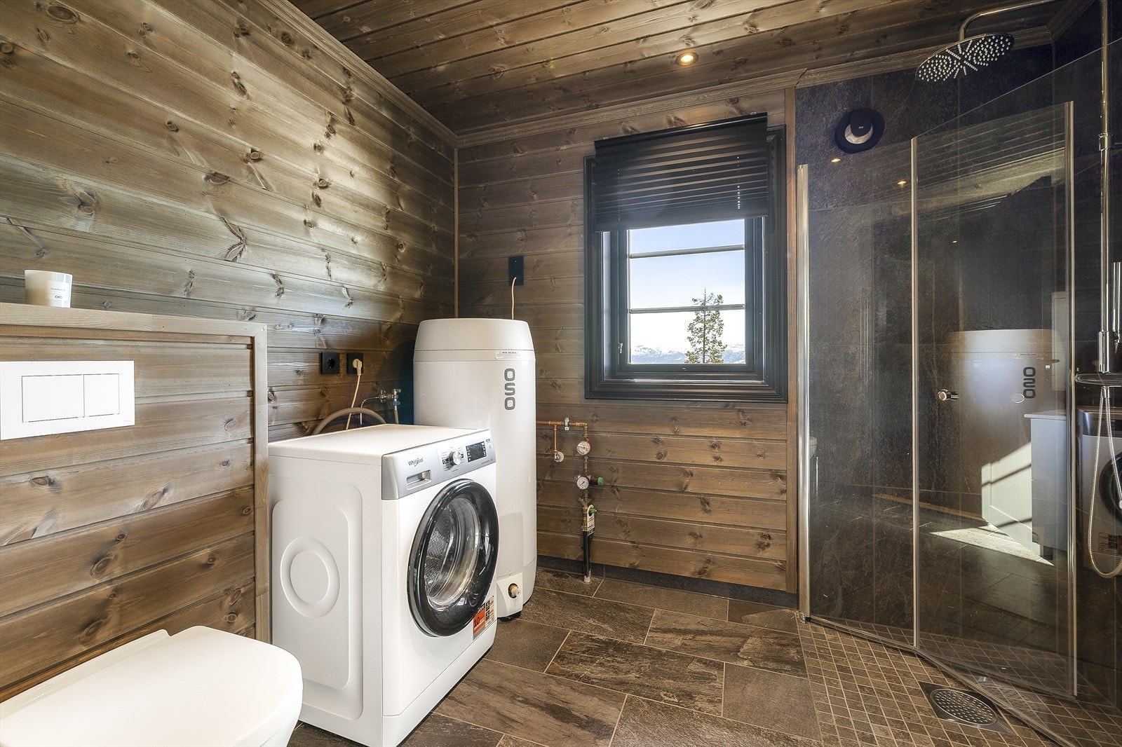 Bad 2 med opplegg for vaskemaskin Galleribilde