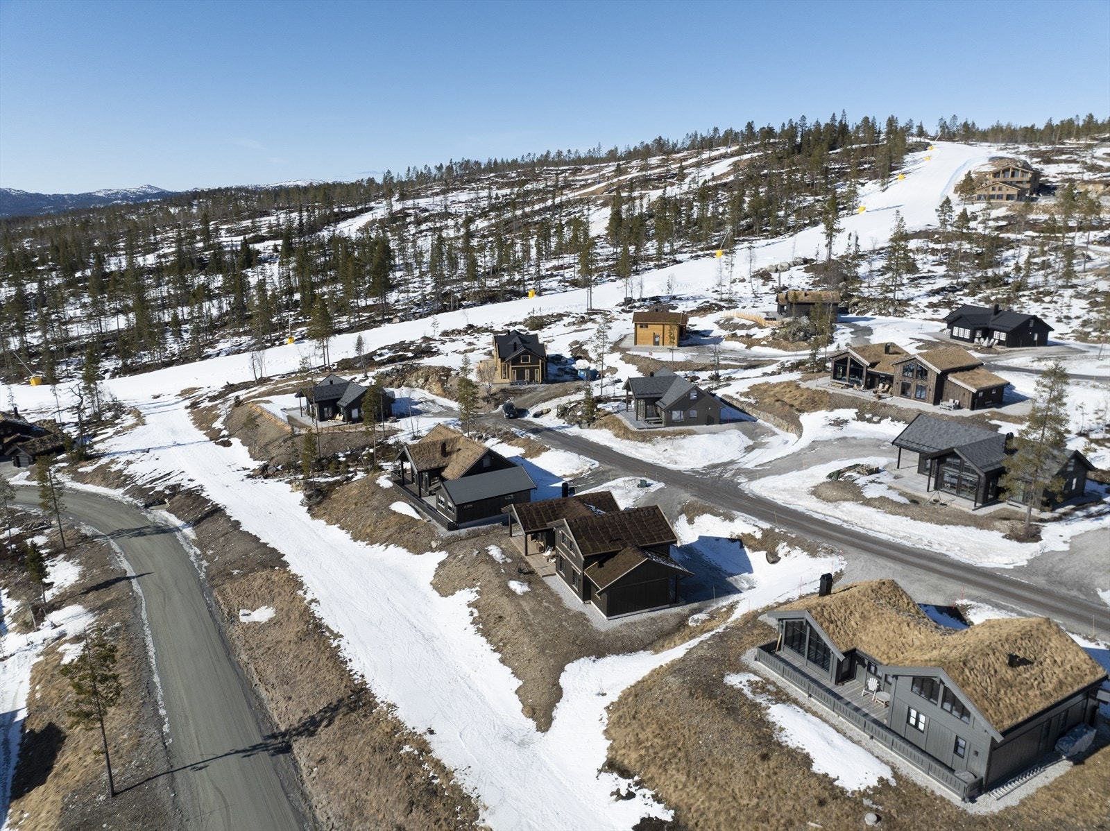 Langrennssporet/ transportrase går rett nedenfor hytta og tar deg rett til skitrekket Galleribilde