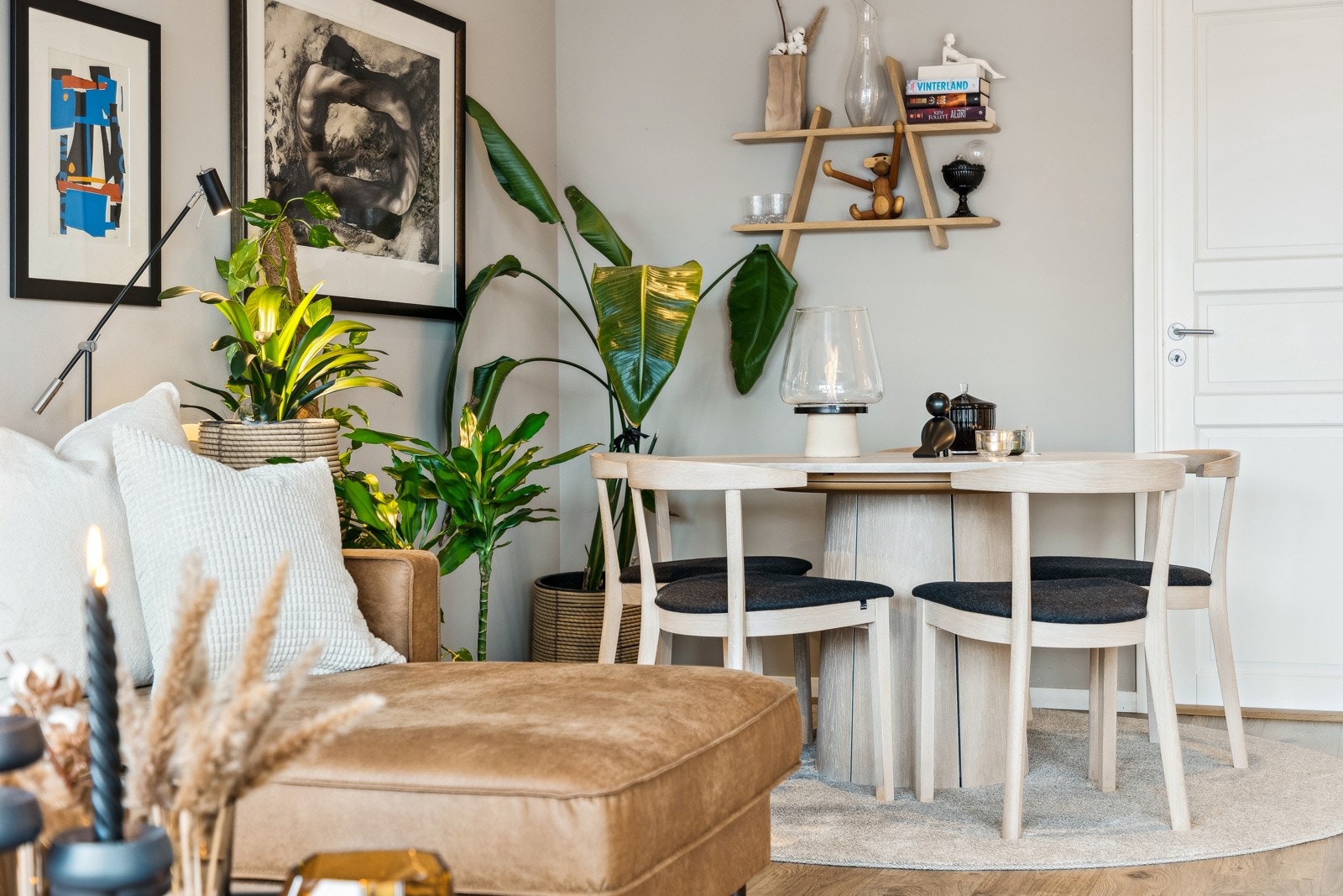 Det er oppvarming via radiatorer som gir en jevn og god temperatur året gjennom. Galleribilde