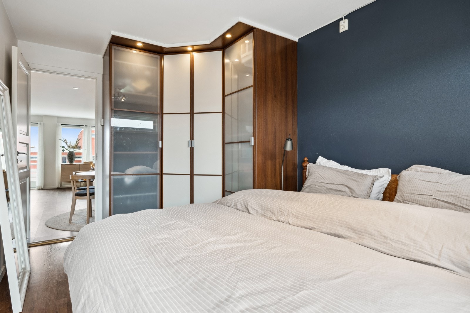 Soverommet måler 11,5 kvm. og har direkte adkomst til garderoberom Galleribilde