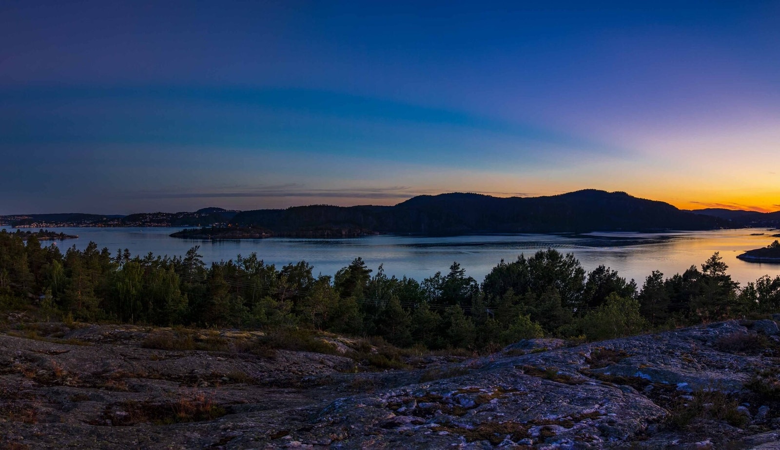 Foto fra tomtene mot Kragerø Galleribilde