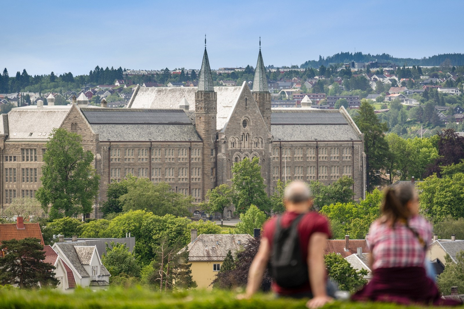 Leiligheten har en ypperlig beliggenhet i forhold til flere av byens studiesteder. Gangavstand til blant annet NTNU Gløshaugen/Dragvoll, SINTEF og St. Olavs. Galleribilde