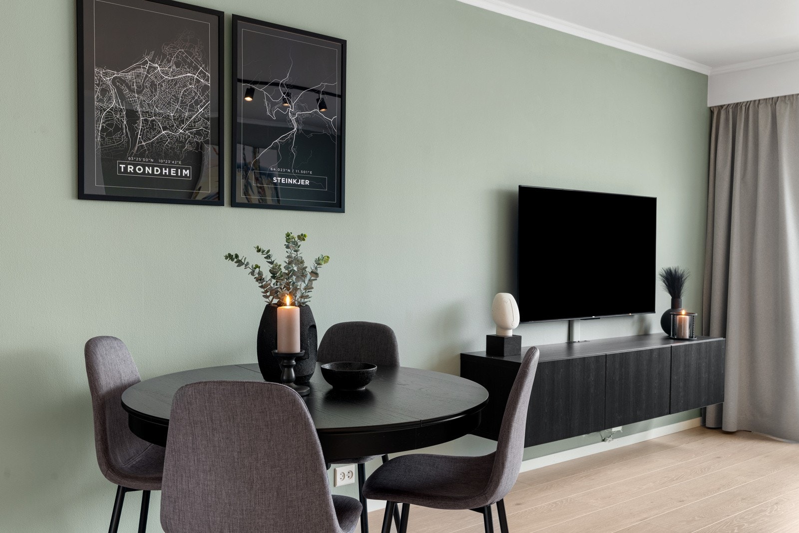 Ved kjøkkenet er det plass til en hyggelig spisegruppe. Galleribilde